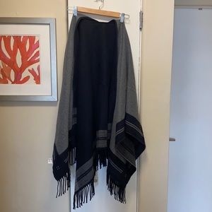 Uniqlo one size black and grey wrap